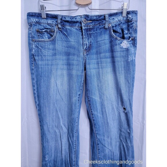 American Eagle Favorite Boyfriend Distressed Flare Jeans Women's Size 12 Regular - Picture 2 of 8